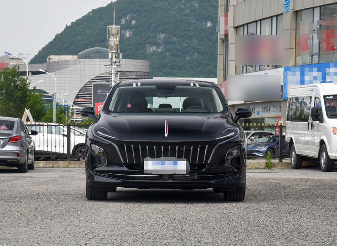 140 كيلوواط من سيارات هونغ تشي الكهربائية 5 مقاعد سيدان SUV صغير الحجم الأسود 2