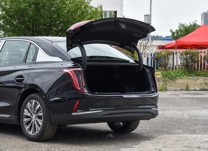 140 كيلوواط من سيارات هونغ تشي الكهربائية 5 مقاعد سيدان SUV صغير الحجم الأسود 5