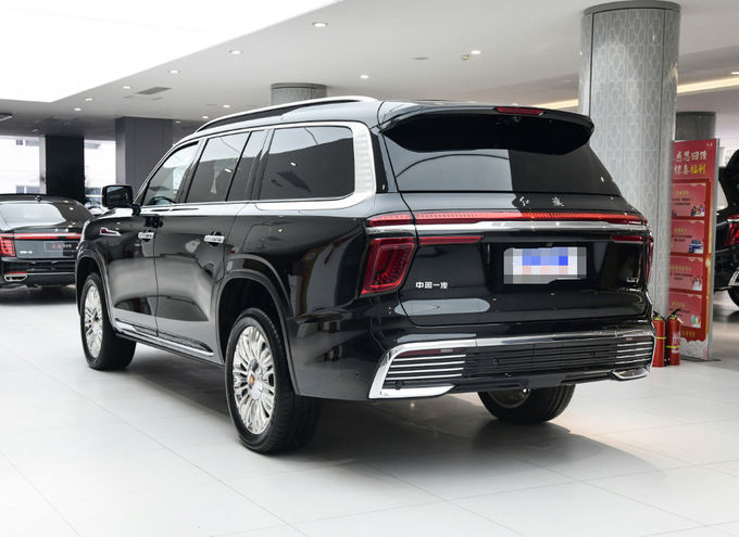 سيّارة هونغ تشي S7 الرياضيّة المفيدة 6 مقاعد 4 مقاعد SUV البنزين 3