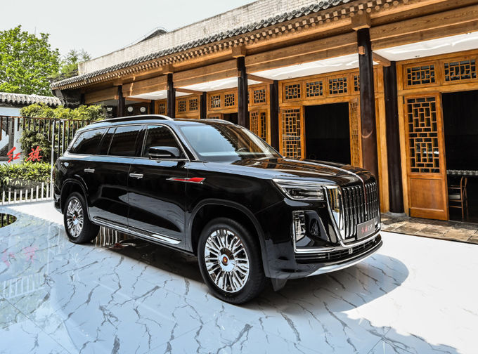 سيّارة هونغ تشي S7 الرياضيّة المفيدة 6 مقاعد 4 مقاعد SUV البنزين 1