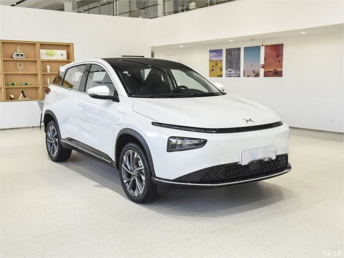 Xpeng G3 SUV سيارة كهربائية ذات 5 مقاعد ذات عجلات مزدوجة 4 × 2 بيضاء برتقالية 1