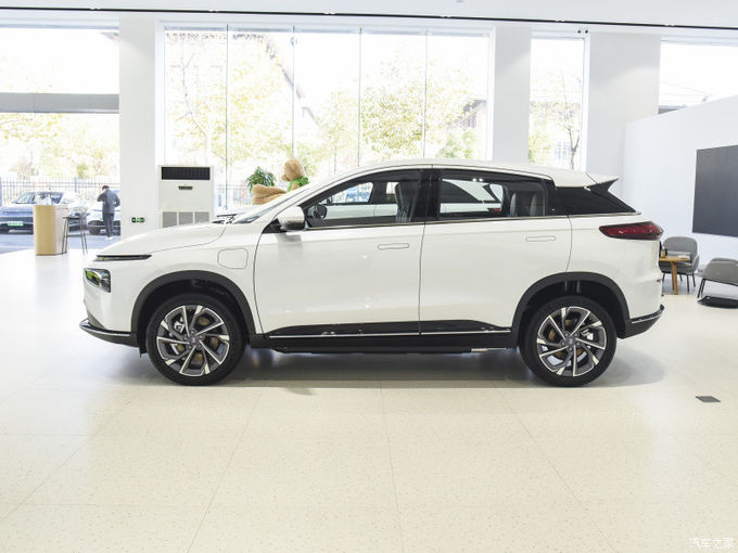 Xpeng G3 SUV سيارة كهربائية ذات 5 مقاعد ذات عجلات مزدوجة 4 × 2 بيضاء برتقالية 4