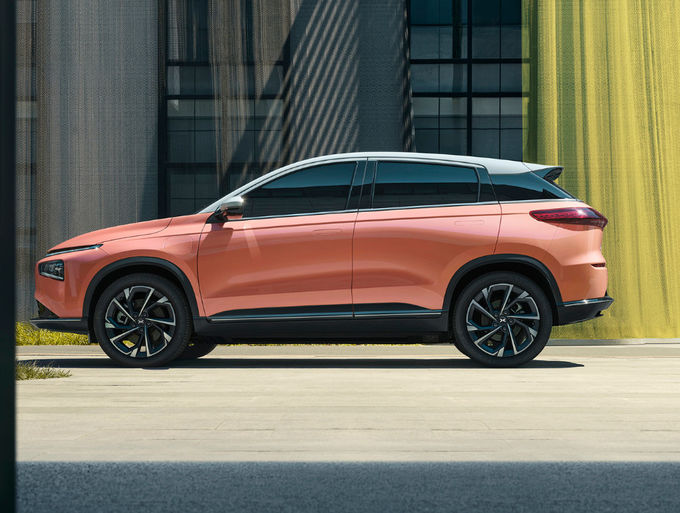 Xpeng G3 SUV سيارة كهربائية ذات 5 مقاعد ذات عجلات مزدوجة 4 × 2 بيضاء برتقالية 3