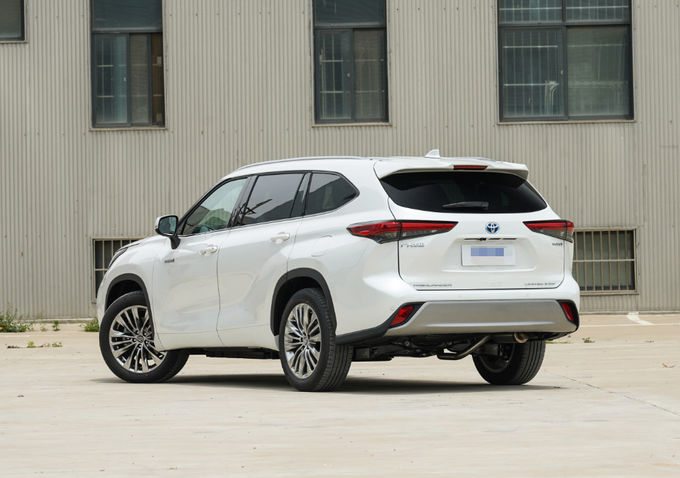 تويوتا هايلاندر SUV سيارات تعمل بالبنزين 7 مقاعد هايلاندر SUV 3