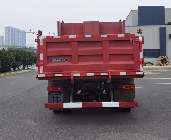 شاحنة ديزل دونغفينغ ذات عجلتين محرك خلفي محرك 4 × 2 ناقل نقل يدوي 8 متر مربع 1